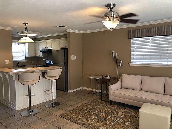 3rd image of 707 Chalet Ct