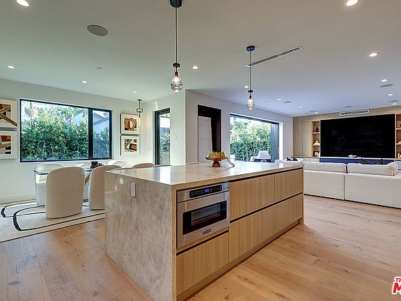 4th image of 846 Dickson St