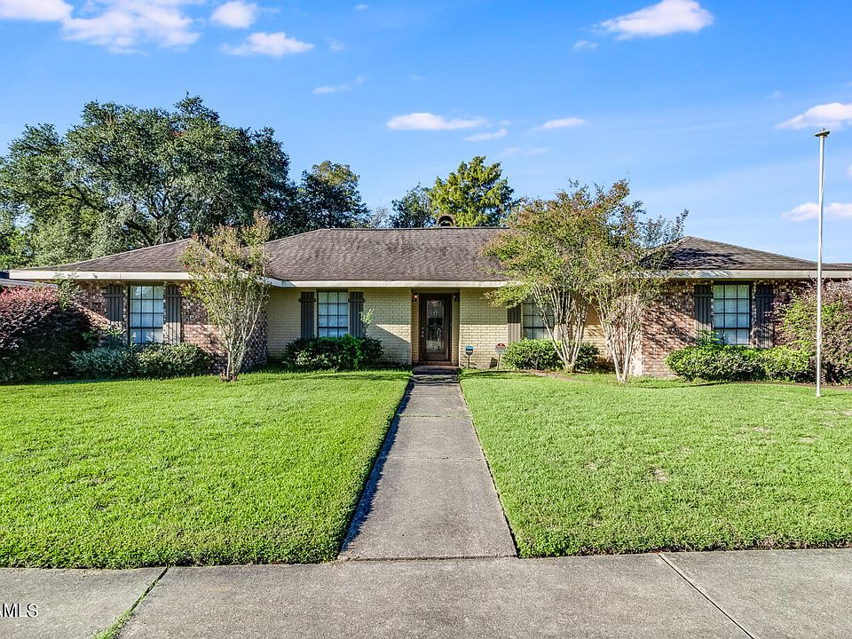 1st image of 100 Quail Dr