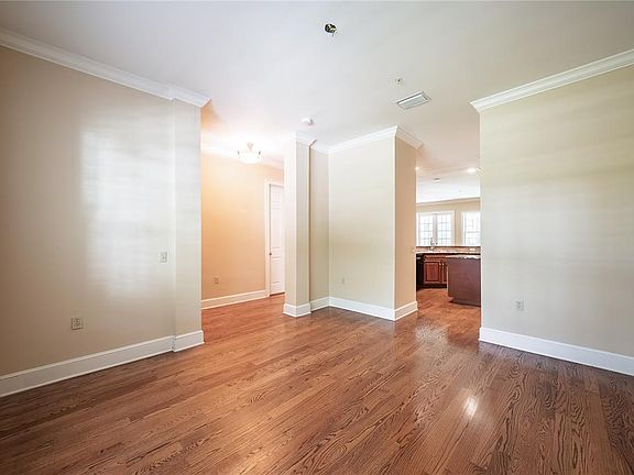 4th image of 1331 COUNTRY CLUB OAKS CIRCLE