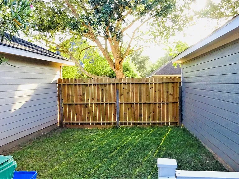 3923 Carriage Park Row — Photo 12