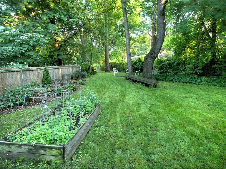 917 N Maple Ave — Photo 22
