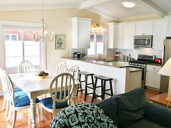 3rd image of 5976 Eagle Point Dr