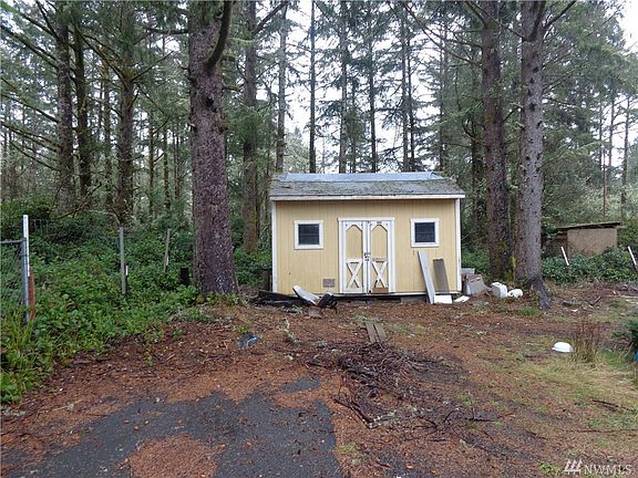 4th image of 890 Hassalo Ave SE