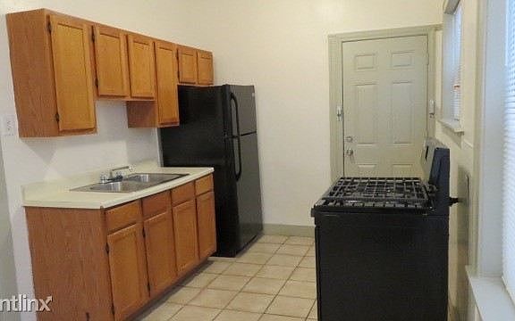6725 2 E kitchen