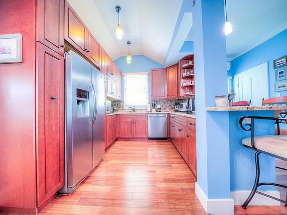 4th image of 726 Olivia St
