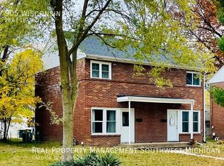 905 Wisconsin Ave, Saint Joseph, MI 49085