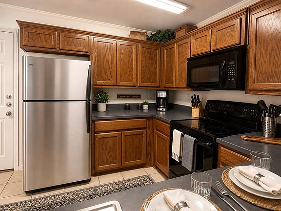 4th image of 3825 Oak St #1