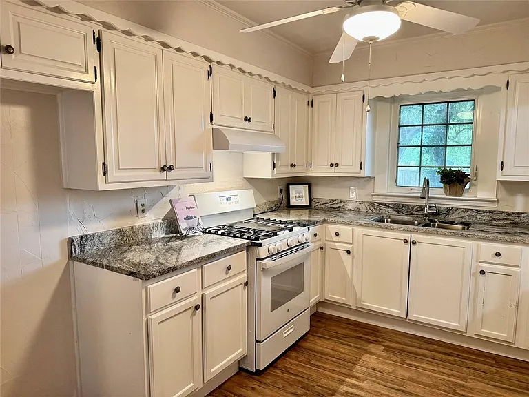 1197 FM 697 — Photo 13