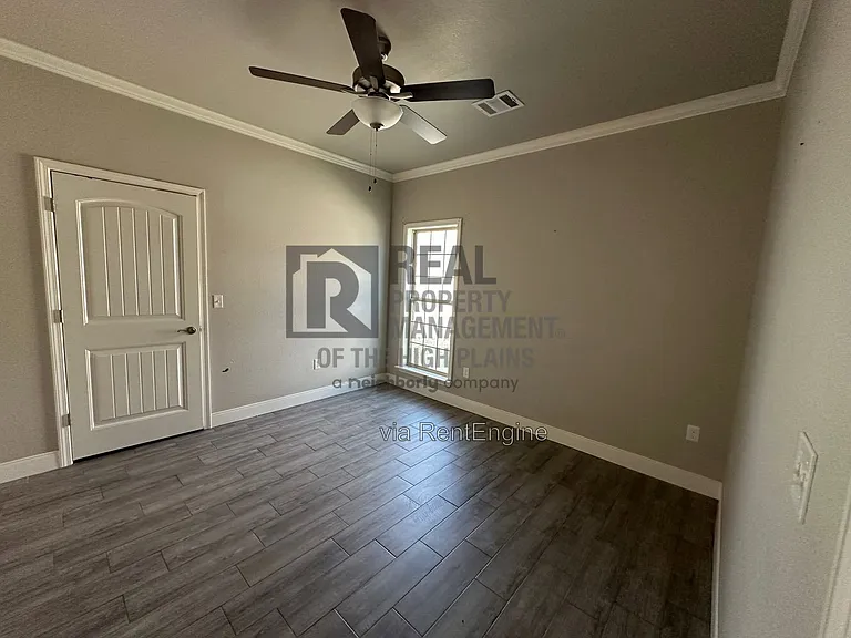 7604 Crestline Dr — Photo 10