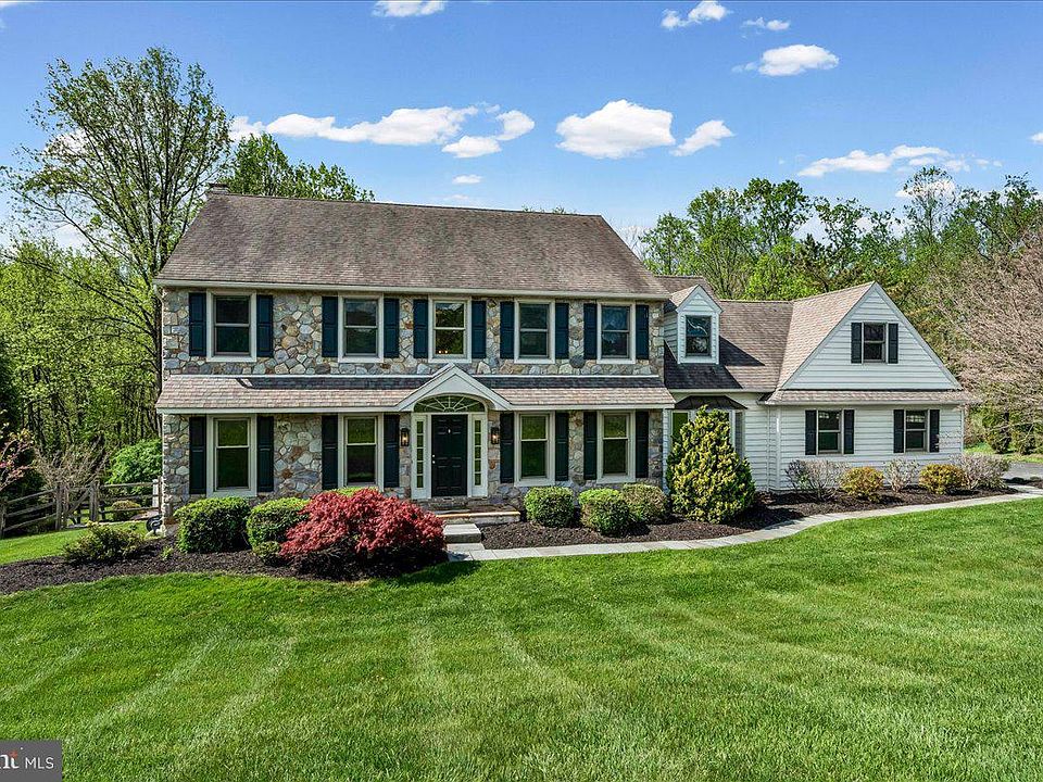 1st image of 407 Valley Dr