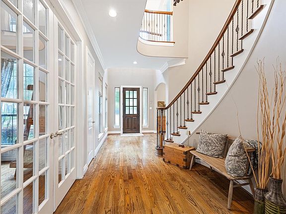 3rd image of 4609 Cedar Oaks Ln