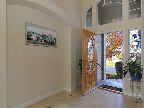 3rd image of 825 Paullus Dr