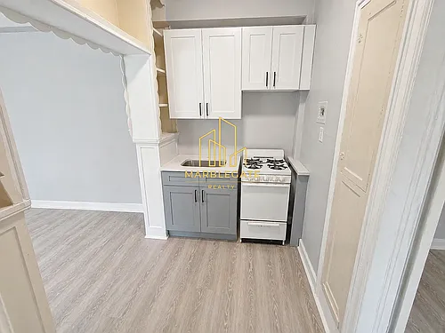 129 Schofield St Photo 1