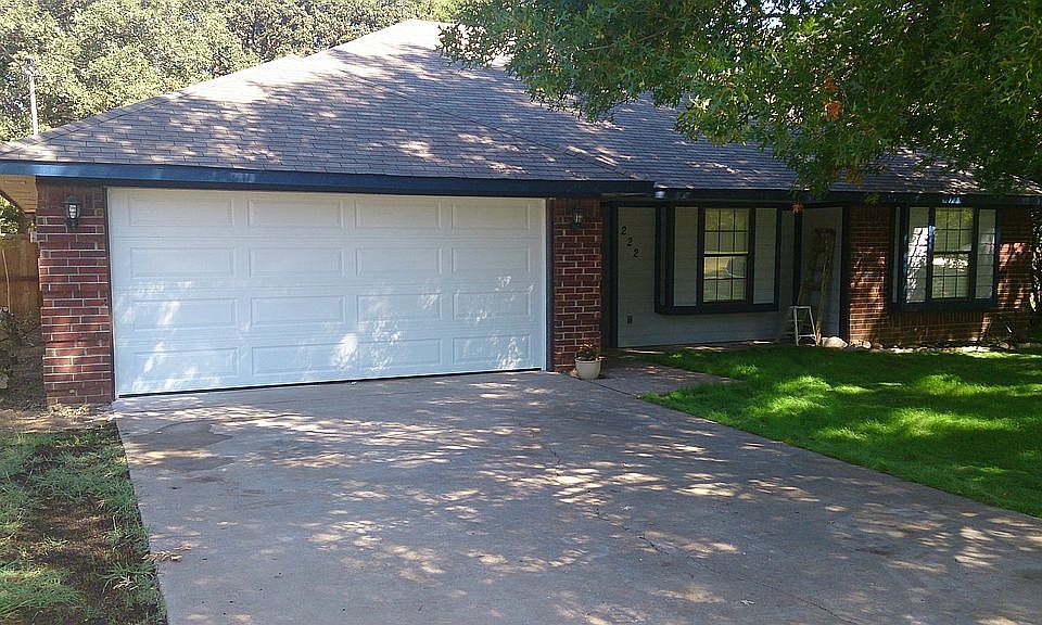1st image of 222 Oakwood Cir