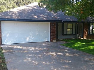 222 Oakwood Cir, Shady Shores, TX 76208