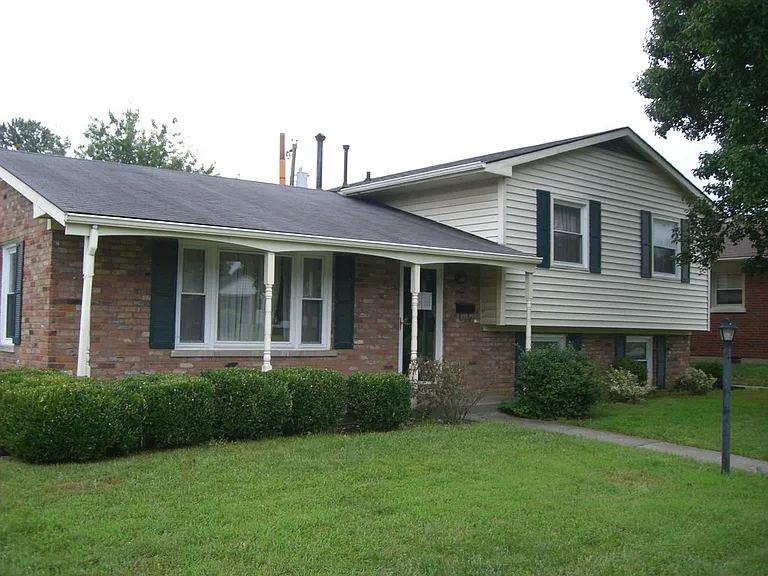 2100 Oleander Dr — Photo 1