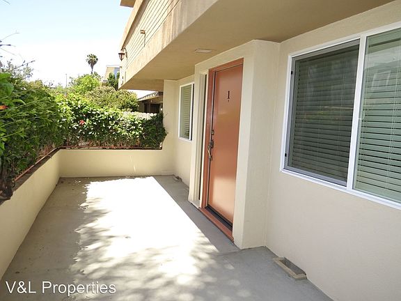 3rd image of 1436 Armacost Ave APT 1