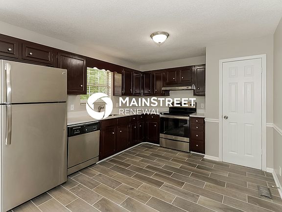 3rd image of 3216 Country Lawn Dr