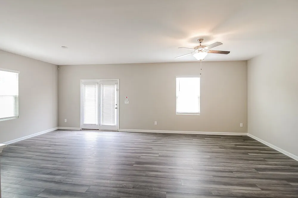 4 bed, 2.5 bath, 2279 sqft, $2,055 — Photo 4