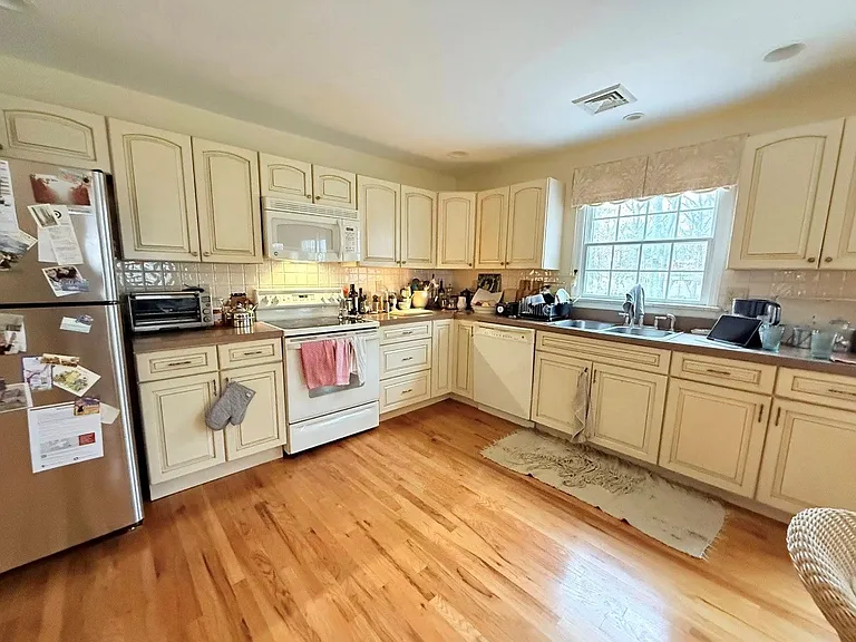 86 Krispin Ln #B — Photo 3