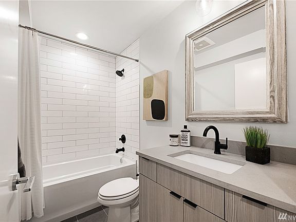 5th image of 2517 E Yesler Way #A