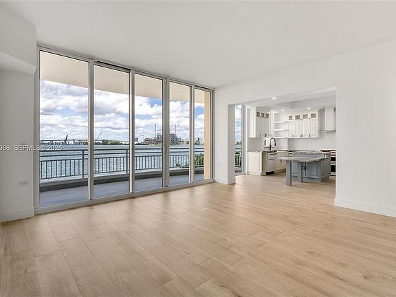 5th image of 848 Brickell Key Dr APT 204