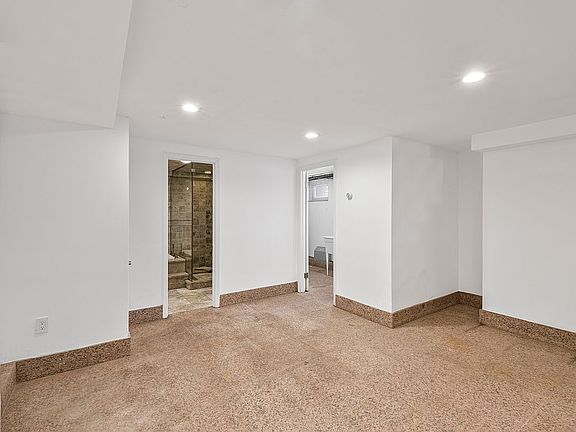 5th image of 6404 Utopia Pkwy