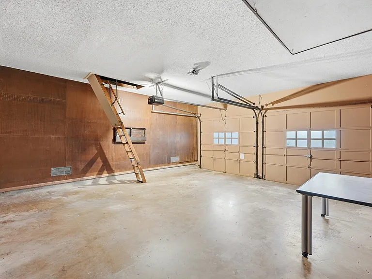 8607 Norwich Dr — Photo 32