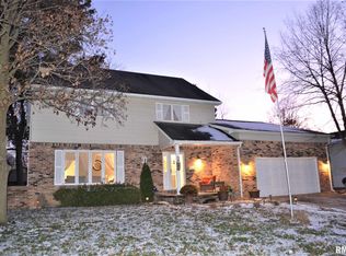 9 Baxter Pl, Jacksonville, IL 62650