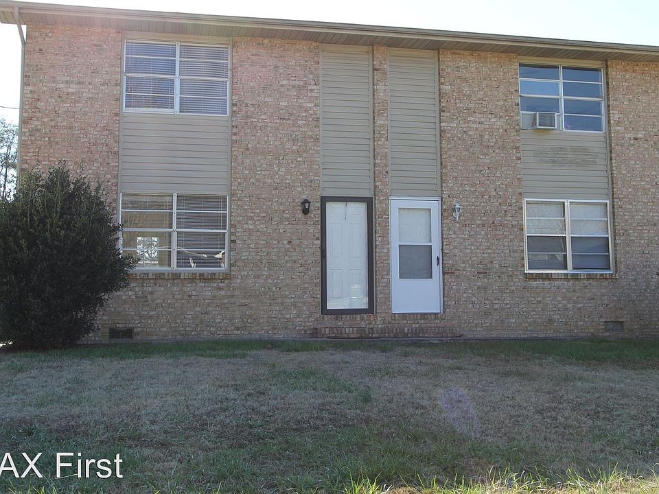 1st image of 2303 Pinewood Dr