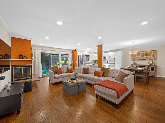 3rd image of 1715 Wildberry Dr Unit E