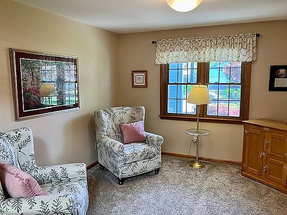 Sitting or dining room