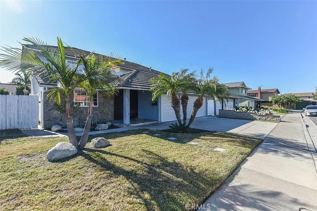 4 bed, 2222 sqft, $4,950 — Photo 1