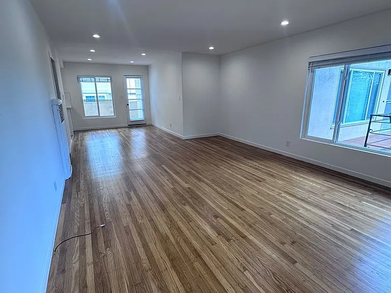 221 N El Camino Real — Photo 15