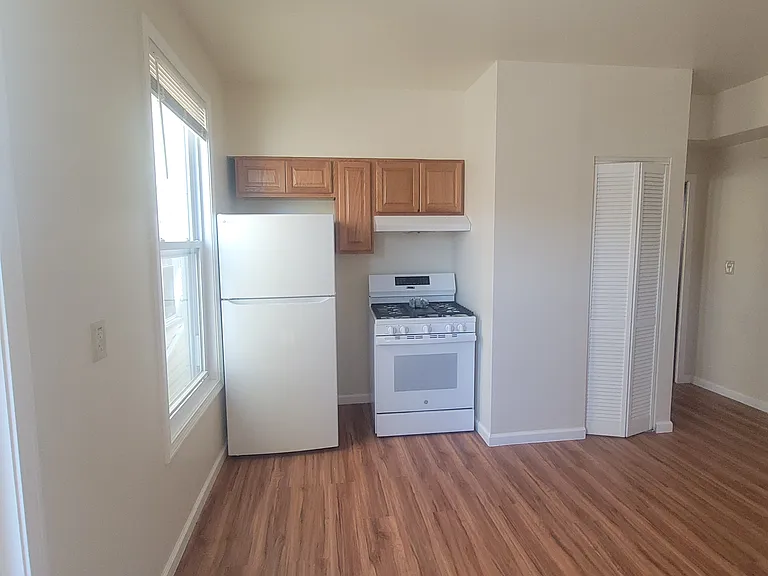 138 Carlisle St #2 — Photo 4