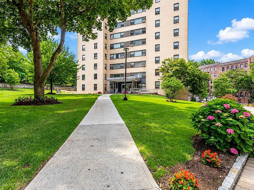 1st image of 6 Fordham Hill Oval APT 2G
