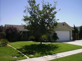 1570 Hume Dr, Sanger, CA 93657