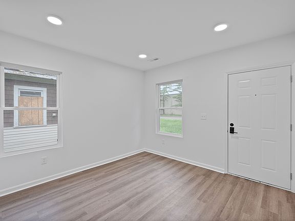 3rd image of 3 Shadybrook Dr