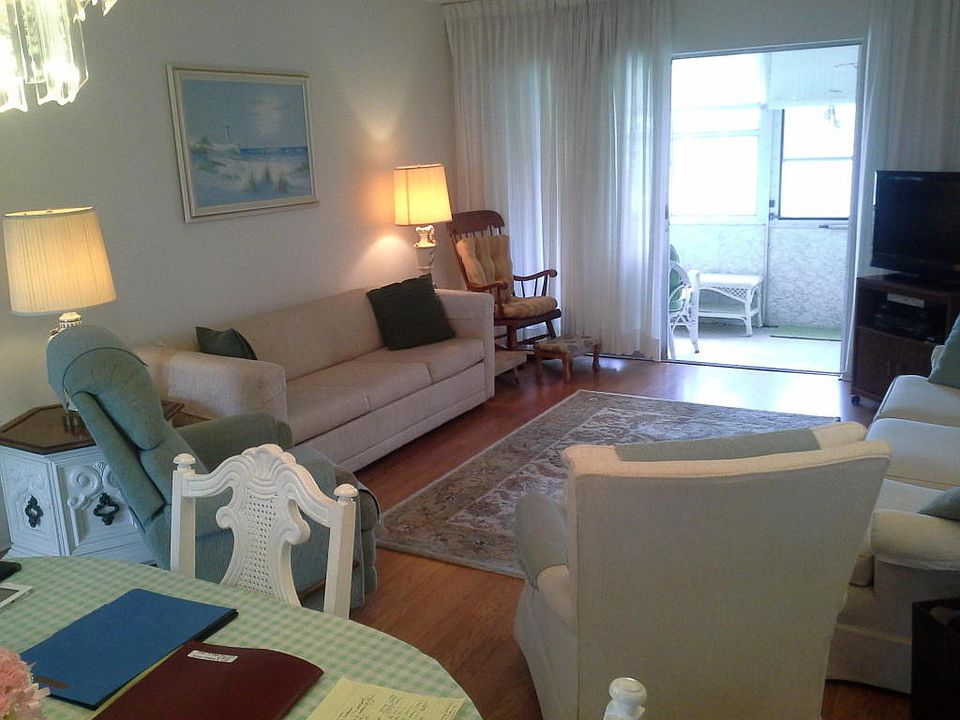 1st image of 2571 Barkley Dr W APT B