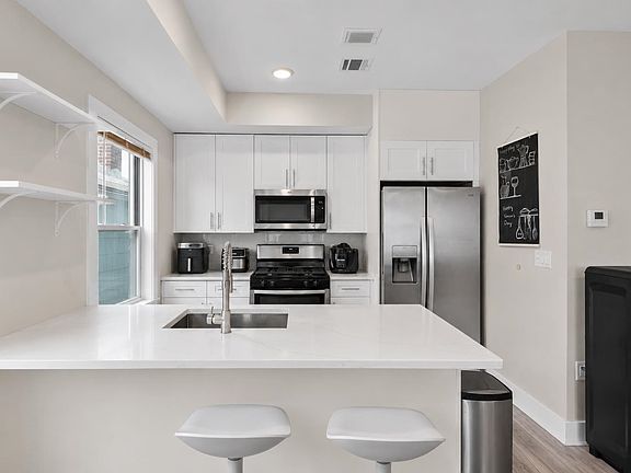 2nd image of 4805 Aschoff Pl