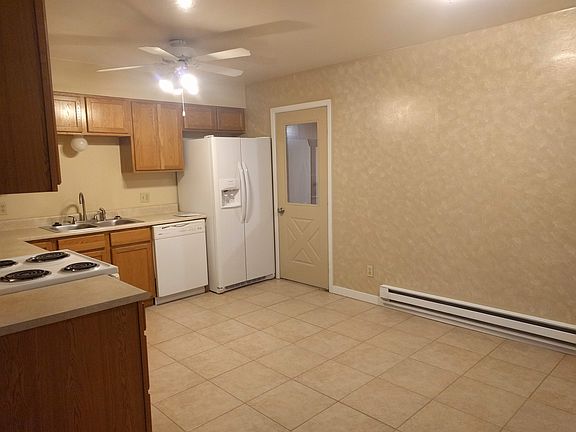3rd image of 867 Sage St