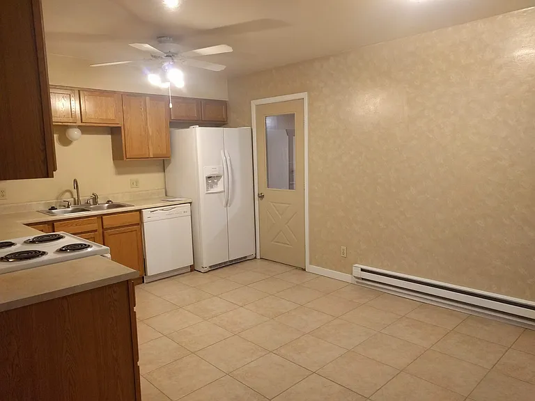 867 Sage St — Photo 3