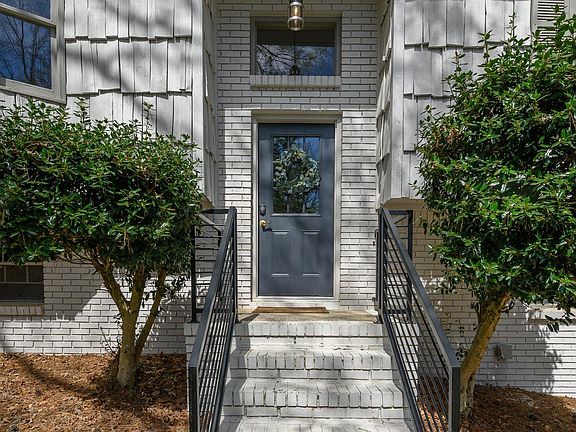 4th image of 2416 Wine Ridge Dr