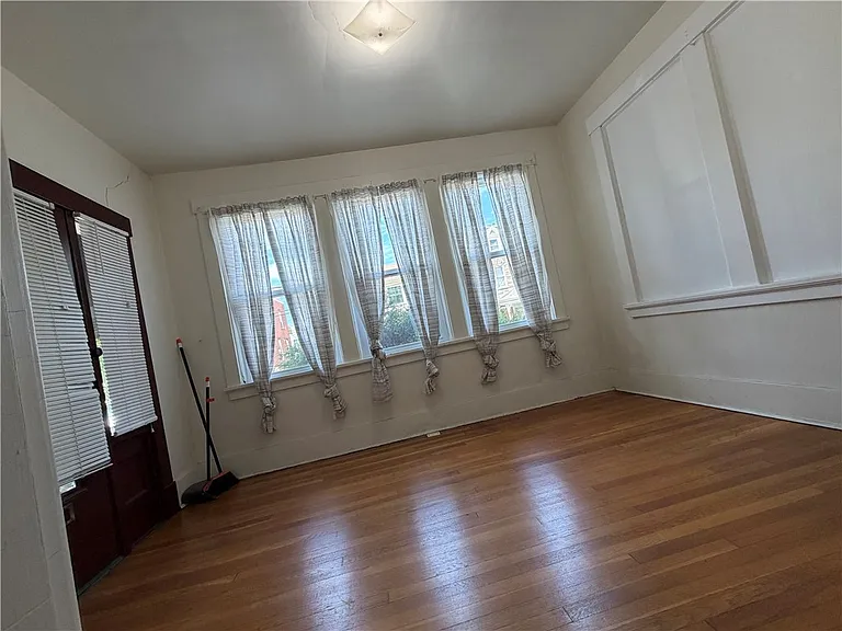 5730 Howe St #1 — Photo 3