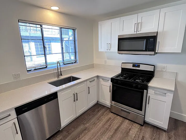 15-35 N Longfellow Ave — Photo 1