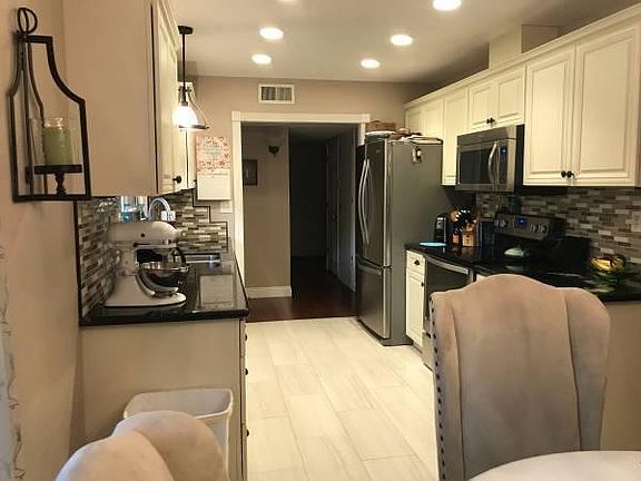 3rd image of 21763 Berkeley Dr