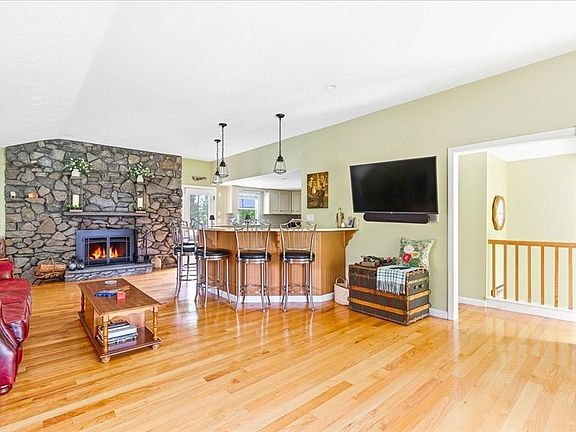 5th image of 9 Cushing Dr
