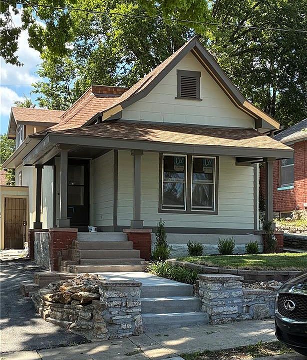 2nd image of 4812 Mercier St