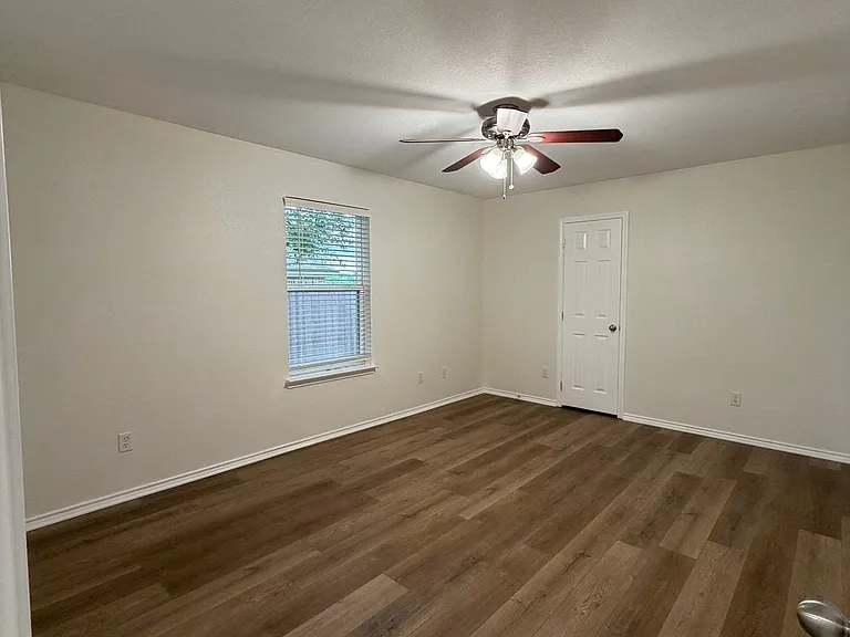 404 Kylar St — Photo 12
